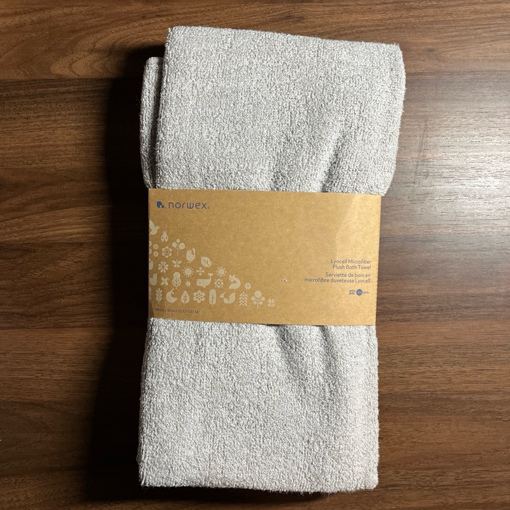 Norwex Lyocell Microfiber Plush Bath Towel  55″ × 27.56"
